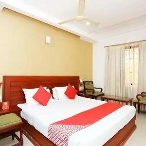 Oyo 37085 Smart Residency Thrissur